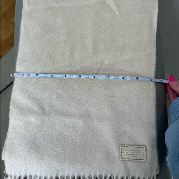 Coach Wool/Cashmere cream/beige scarf - Picture 7 of 7